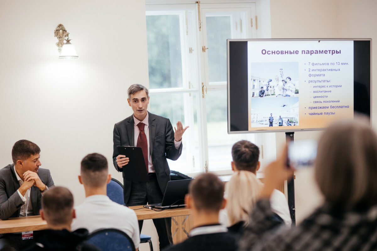Проект о дворцовых храмах представлен на Молодежном Патриотическом форуме